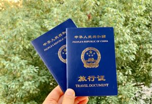 中领馆官网注明，美宝将终身持有《旅行证》！